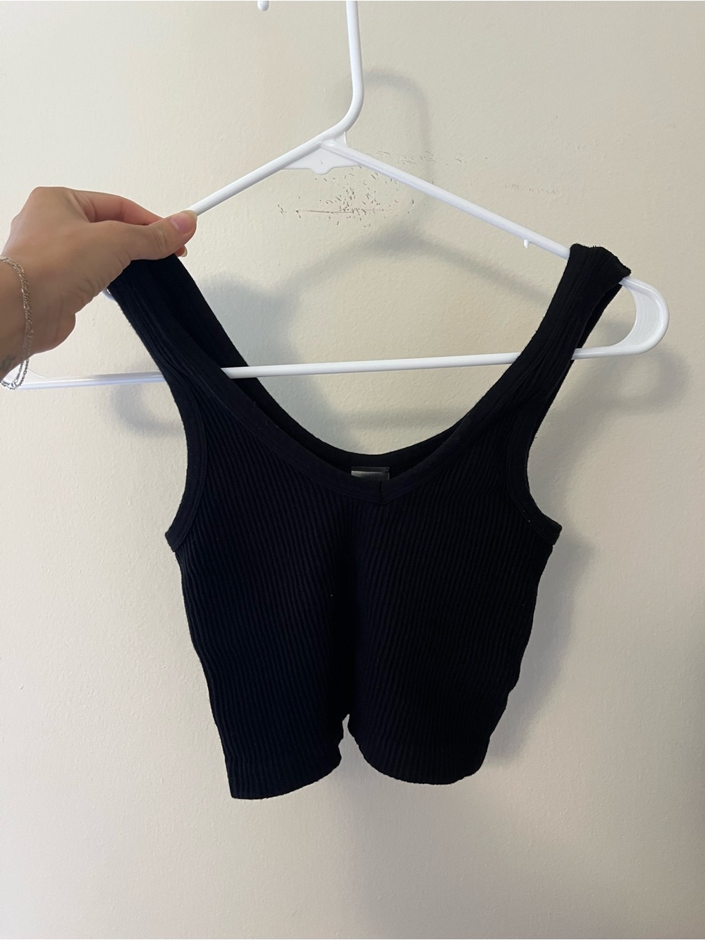 Black ribbed crop tank size small